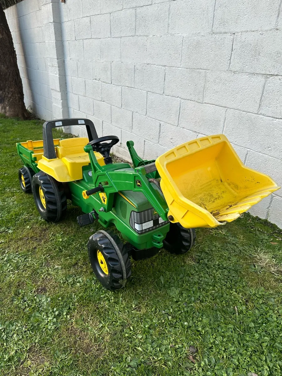 Ride on John Deere kids tractor and trailer - Image 1