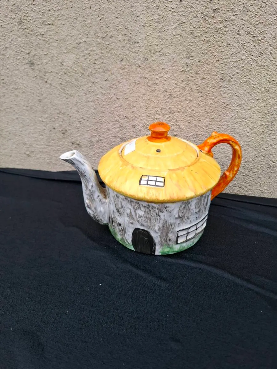 Novelty cottage tea pot