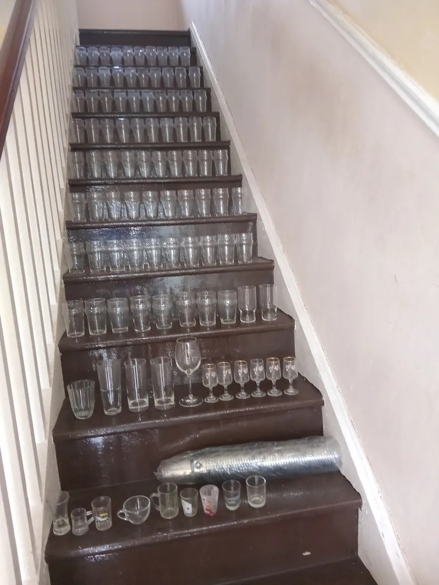 100 GLASSES & 50 NEW ROCKSHORE PLASTIC PINT GLASSE - Image 4