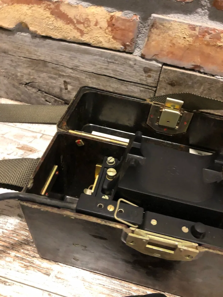 Vintage army phone - Image 3