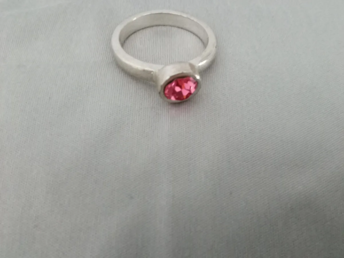 Costume Jewellery Pink Stone Ring. - Image 3