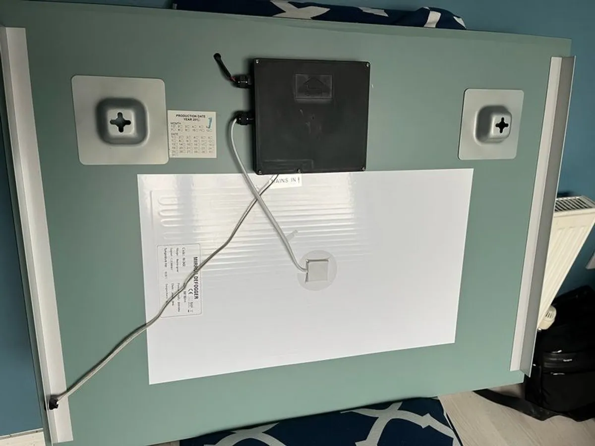 Bathroom mirrow - Image 1