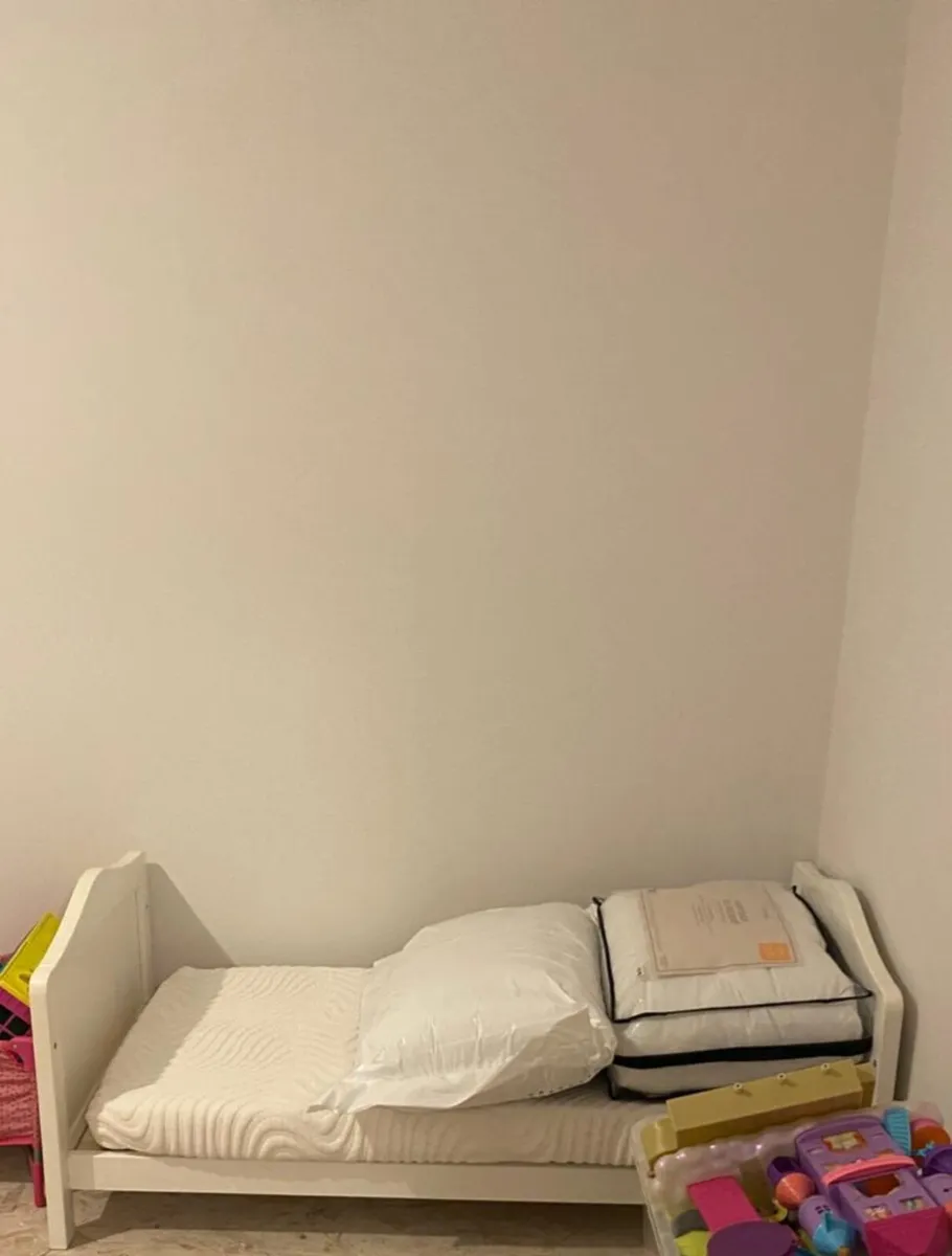 Toddler bed. - Image 1