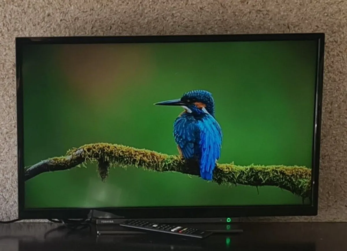 Toshiba 32 Smart HD Ready HDR LED TV (32WK3C63DB) - Image 2