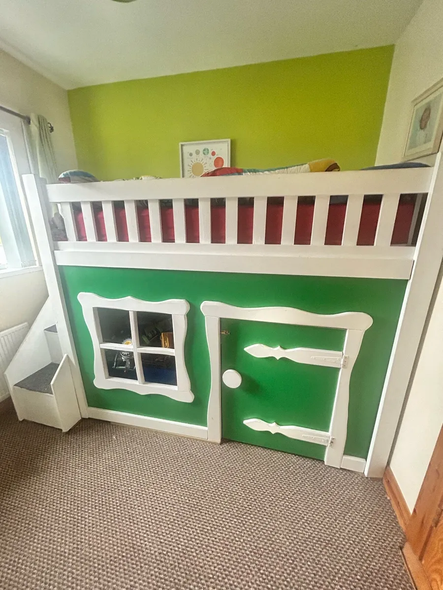 Kids cabin bed - Image 1