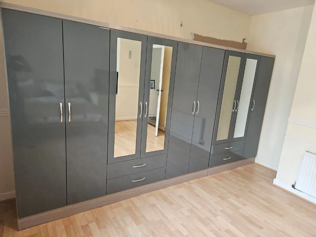 WARDROBES - Image 1