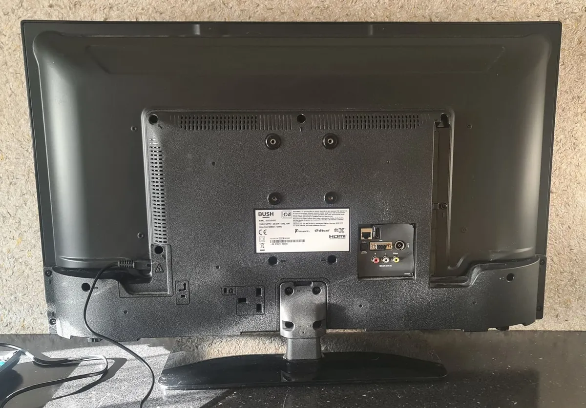 32 Bush Smart TV - Netflix/YouTube - Image 3