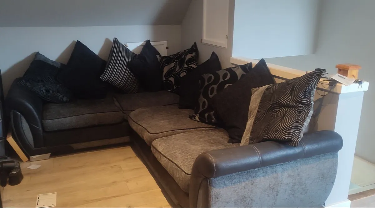 Corner sofa - Image 1