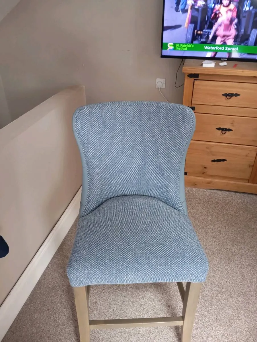 3 bar stools - Image 1