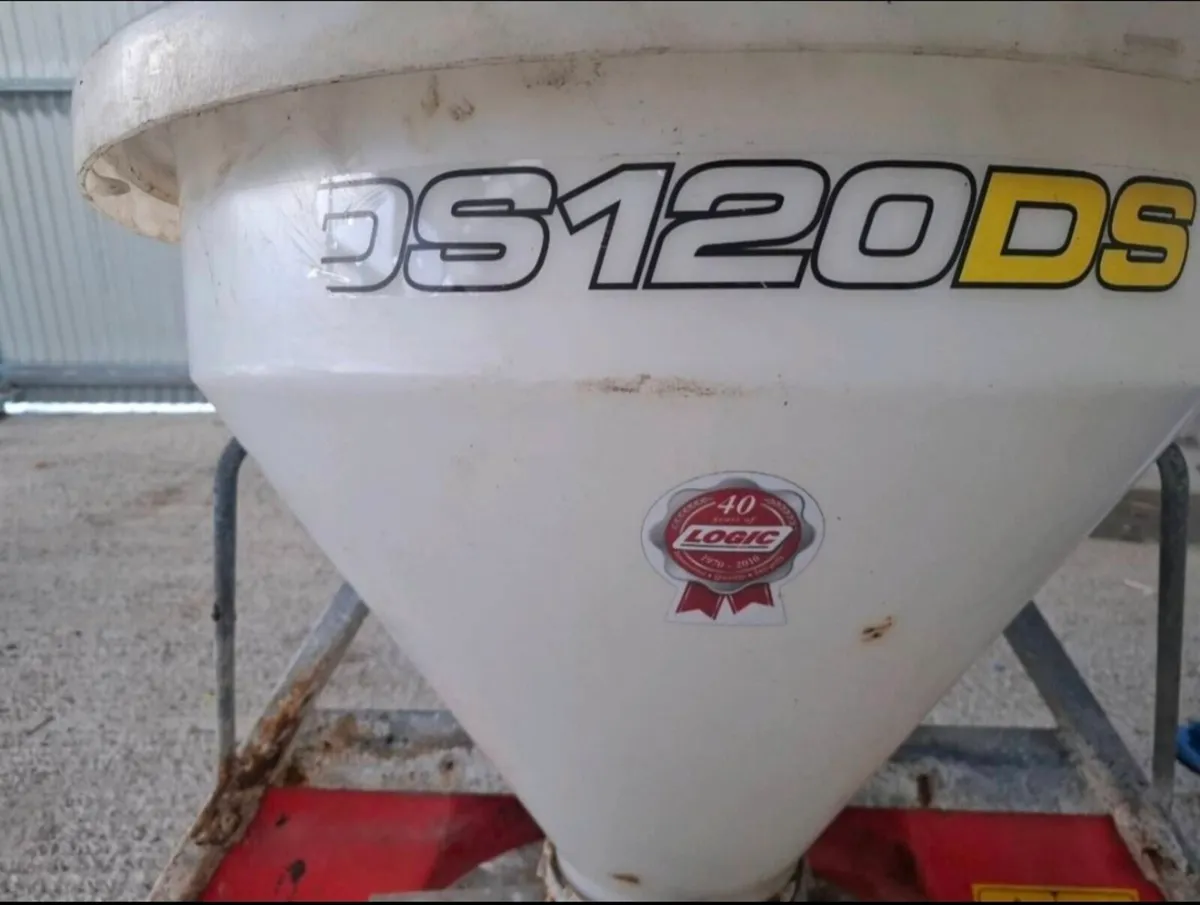 Logic Quad Atv Galvanised shaker fertilis spreader - Image 3