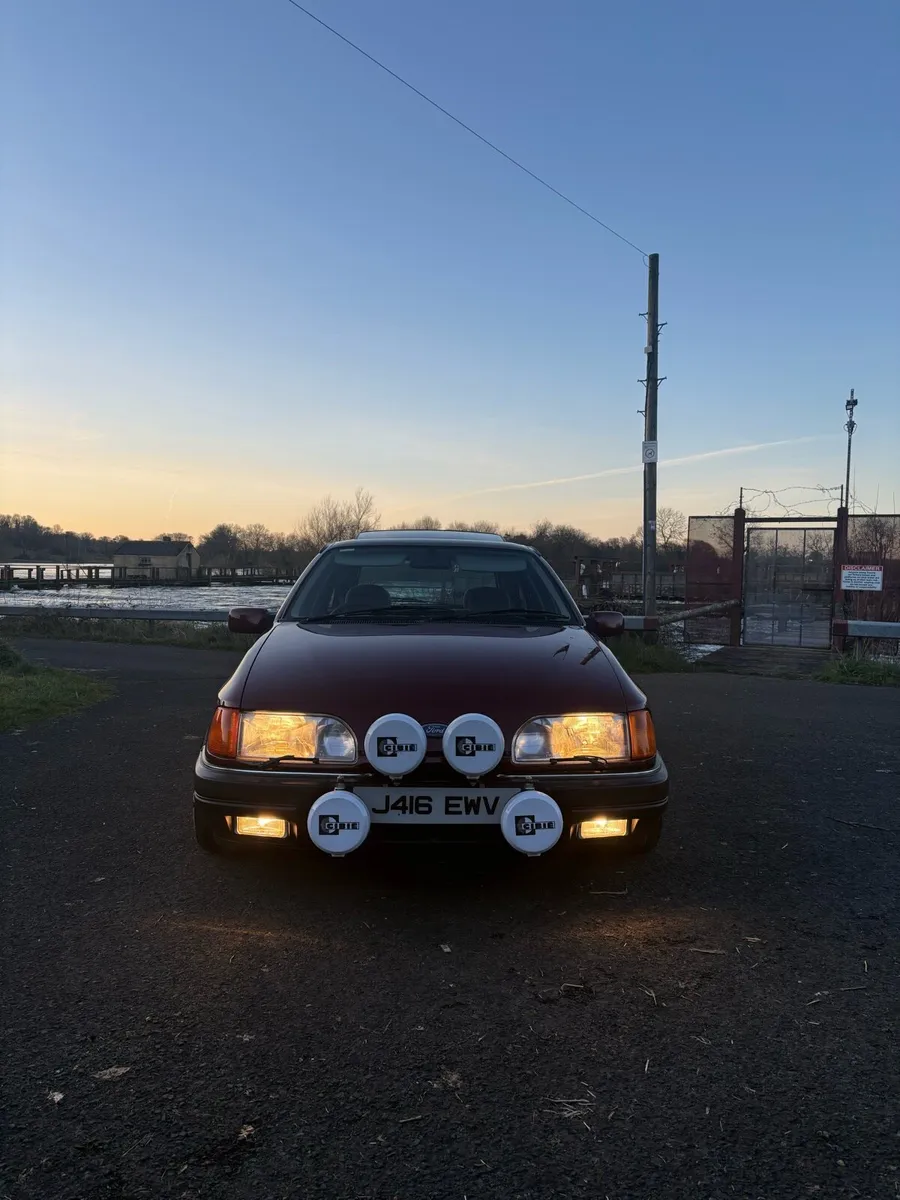 Ford SIERRA Hatchback 1991 - Image 2