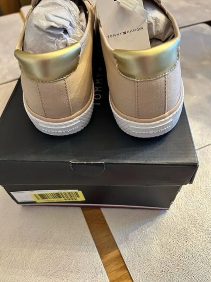 Tommy Hilfiger womens canvas shoes 7.5UK 42EU - Image 4