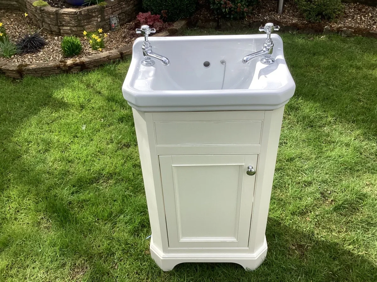 Bathroom cabinet with sink and taps - Image 4