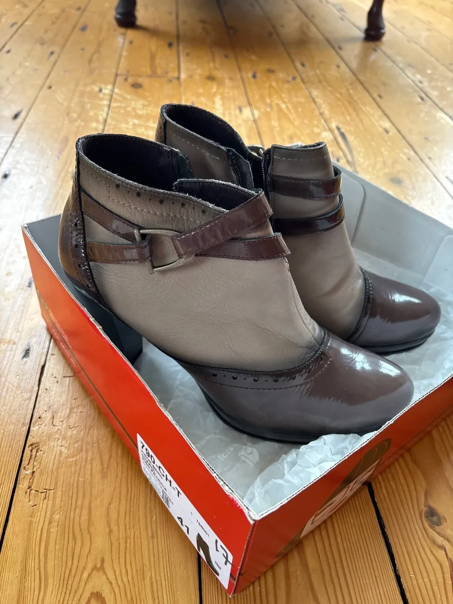 Ankle boots - Image 1