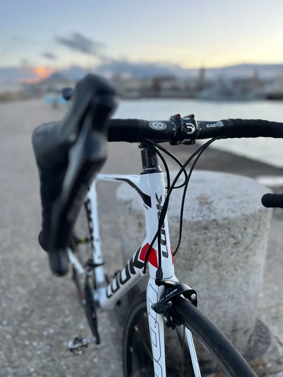 LOOK 566 Upgraded Full Carbon Road Bike - Image 4