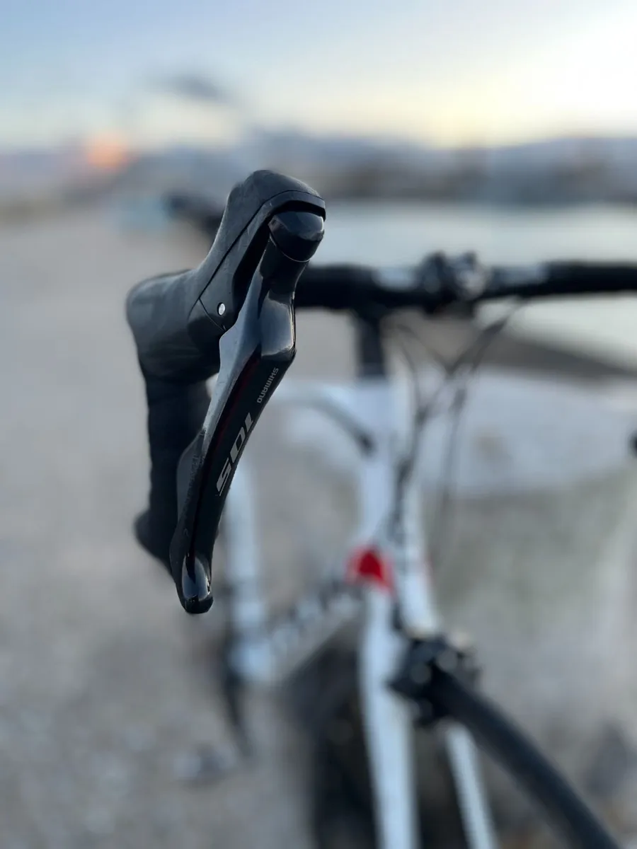 LOOK 566 Upgraded Full Carbon Road Bike - Image 3