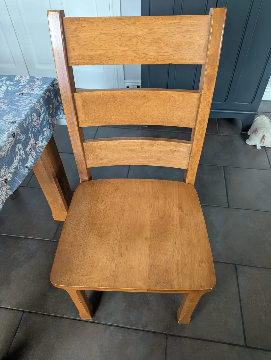 Table and Chairs - Image 3