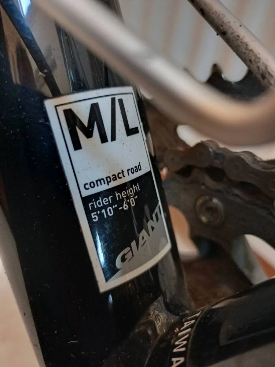 Giant Defy Adult Bicycle - Image 4