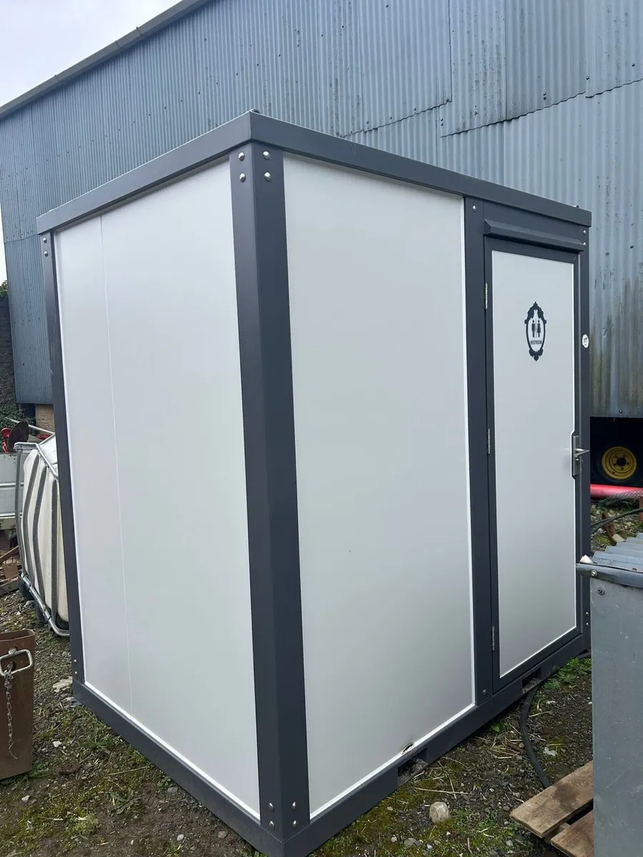 Bathroom + shower room - Image 3