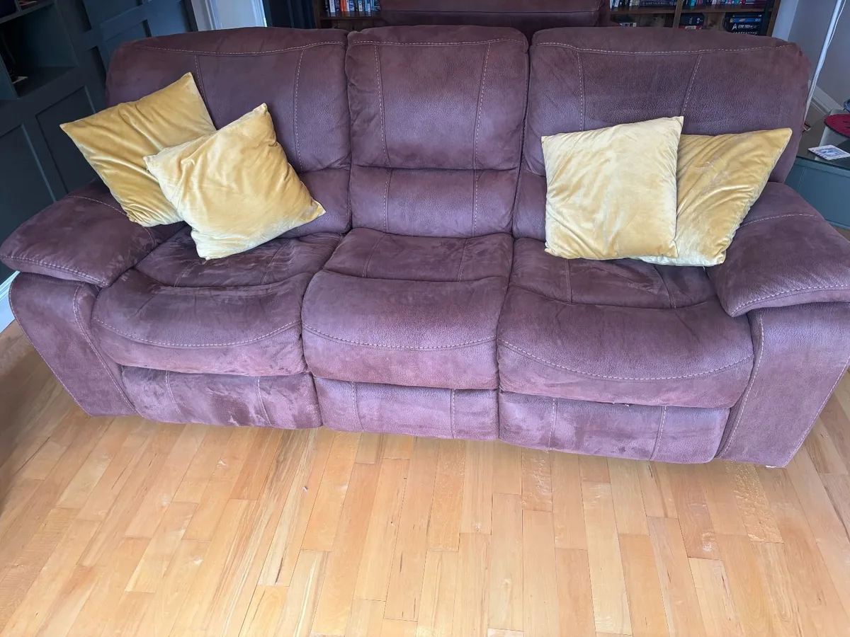 Manual reclining 3 seater sofa,2 seater and 1 seat - Image 2