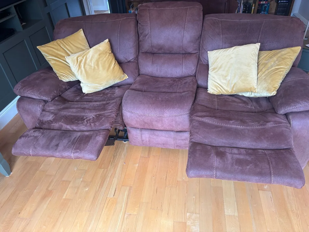 Manual reclining 3 seater sofa,2 seater and 1 seat - Image 1