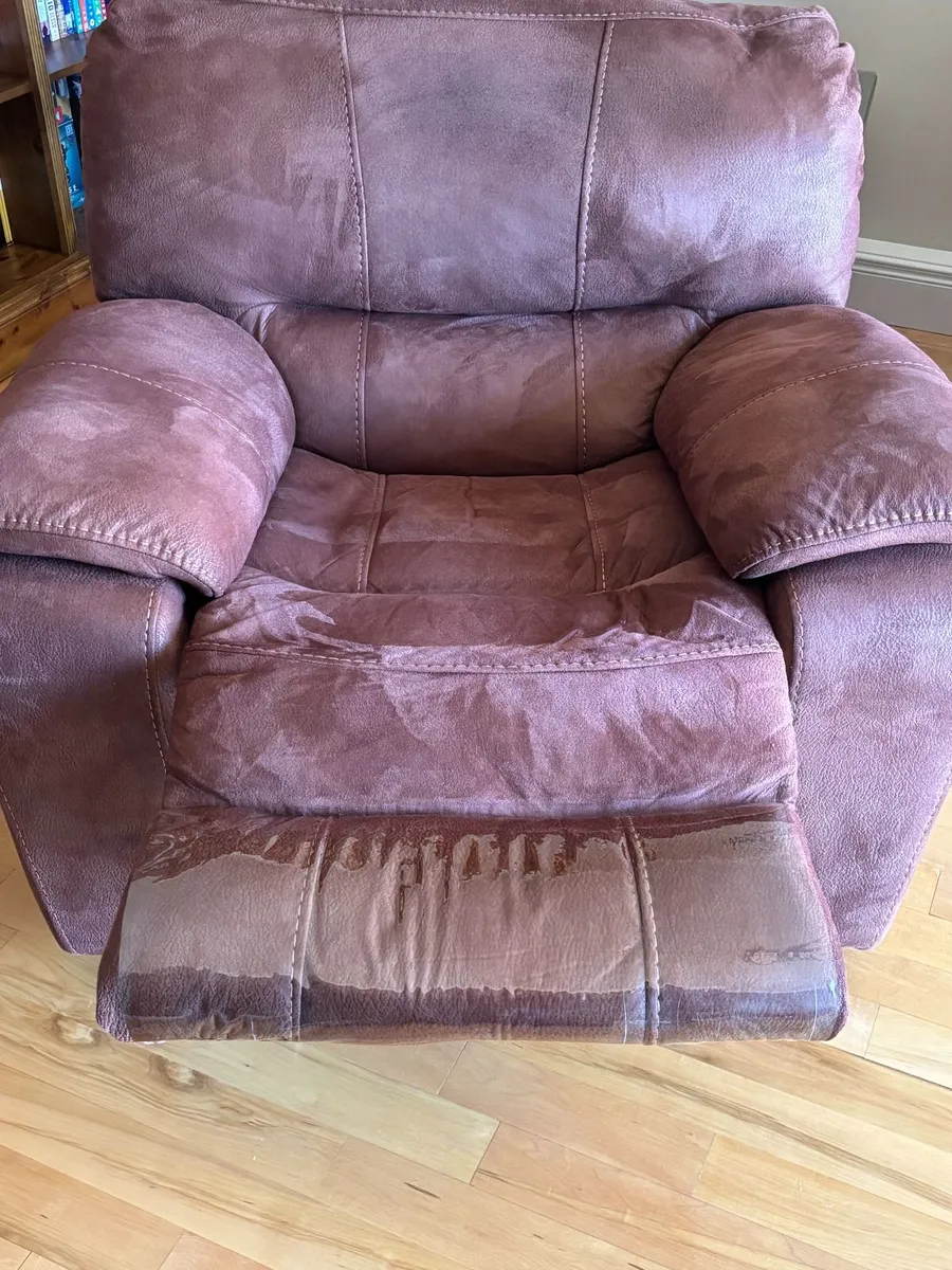 Manual reclining 3 seater sofa,2 seater and 1 seat - Image 4