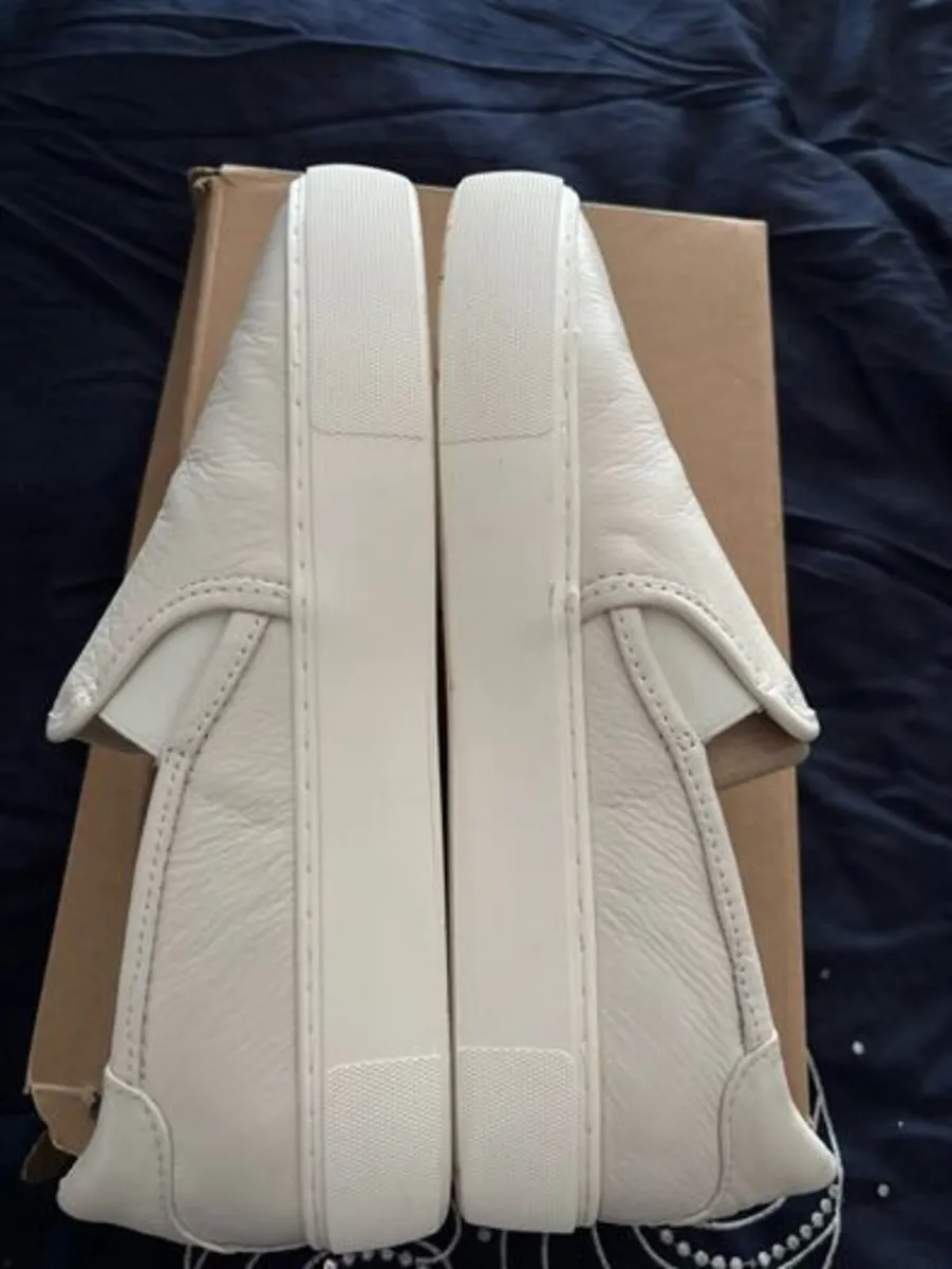 Womens white leather UGGs 8UK 41EU - Image 1