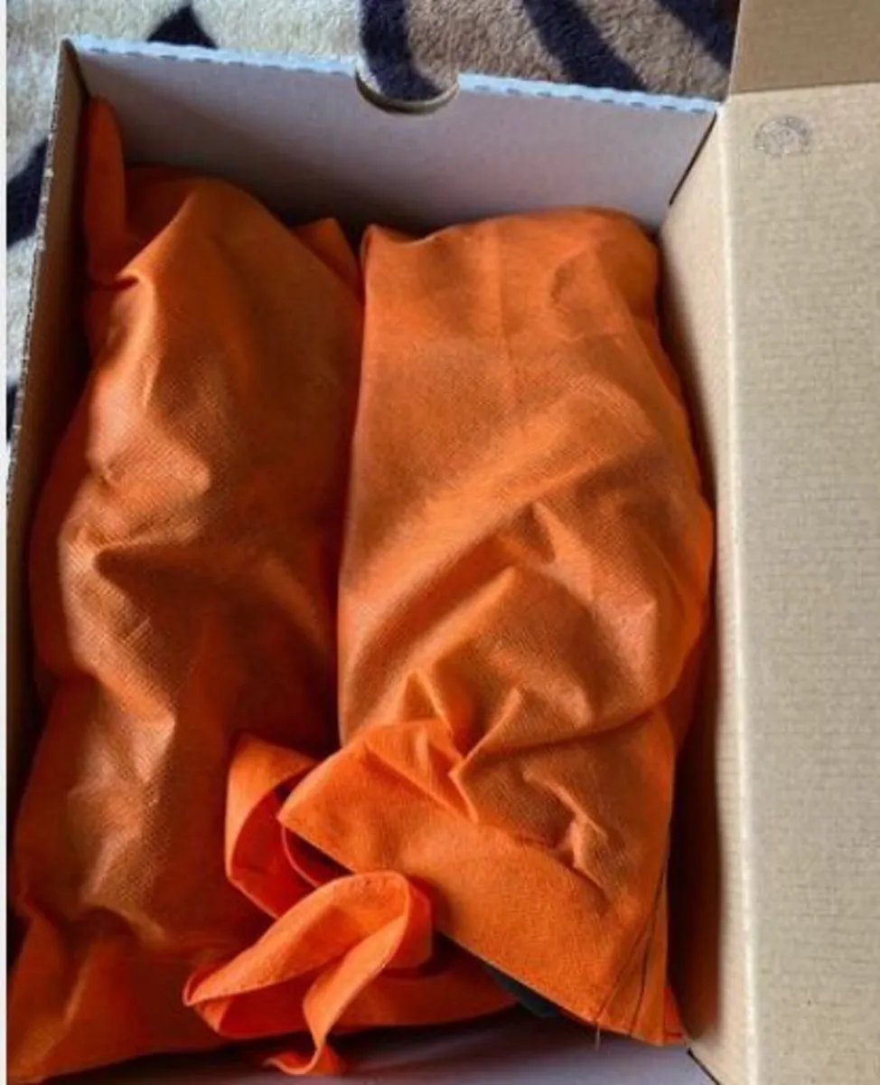 Art leather shoes 8uk /42eu new in box - Image 2