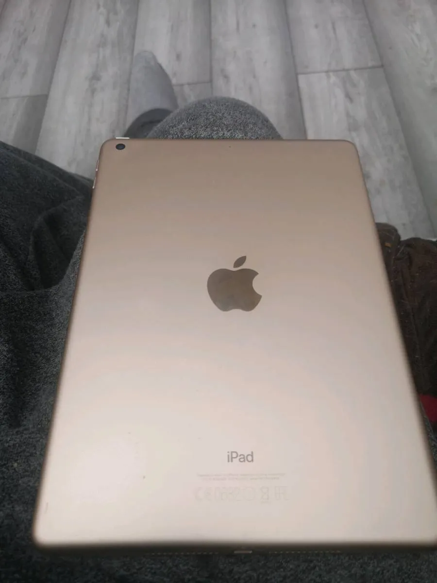 Apple ipad 2018 model 250 ono - Image 2