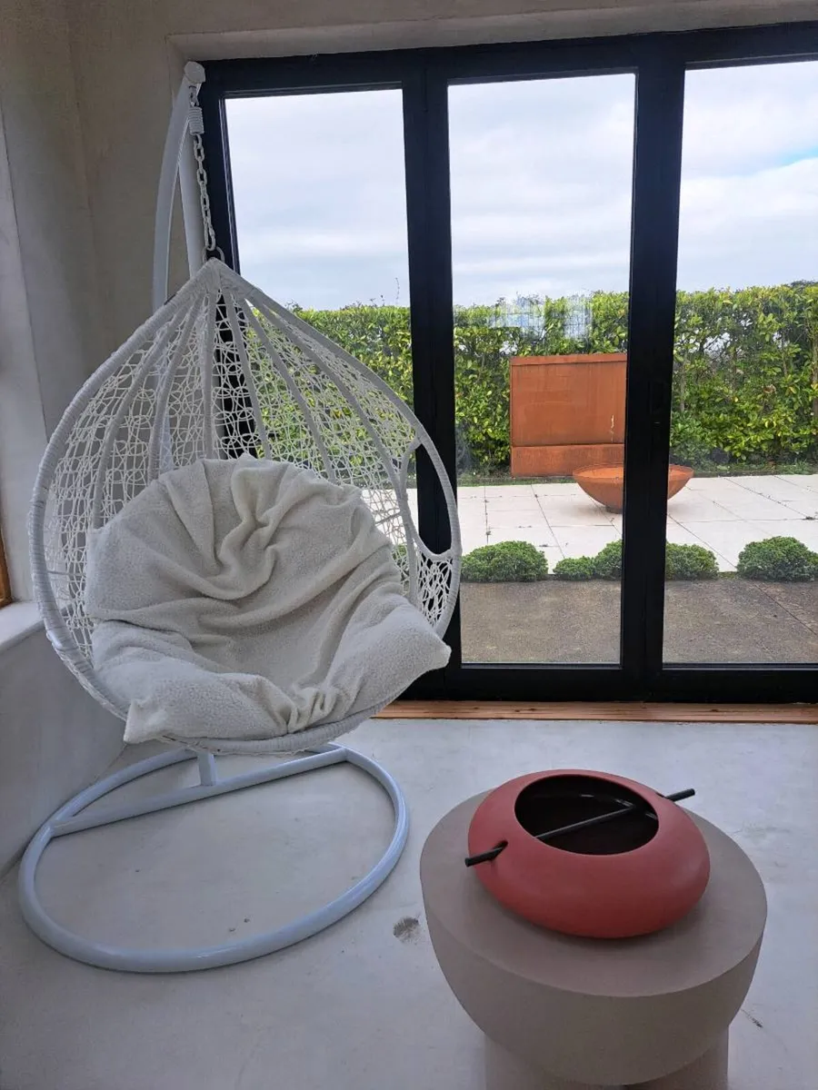 White Boucle Extra Large Egg Chair New - Image 1