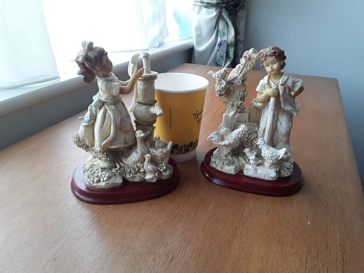 Two lovely matching ornaments - Image 1