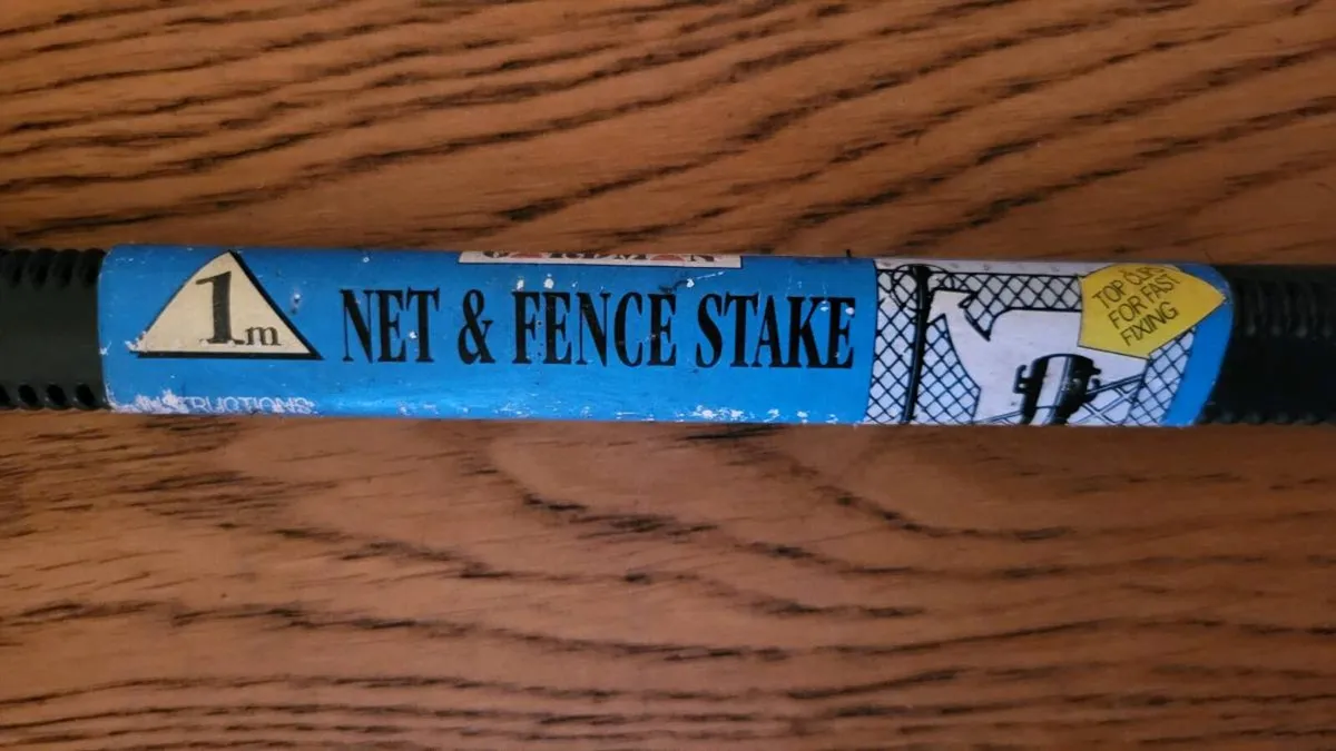 8 x Gardman metal 1m fence posts - Image 1