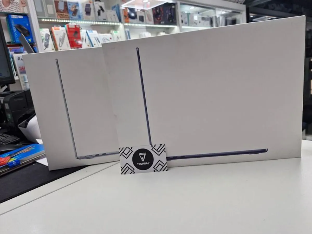 Apple Macbook Air M4 - Image 2