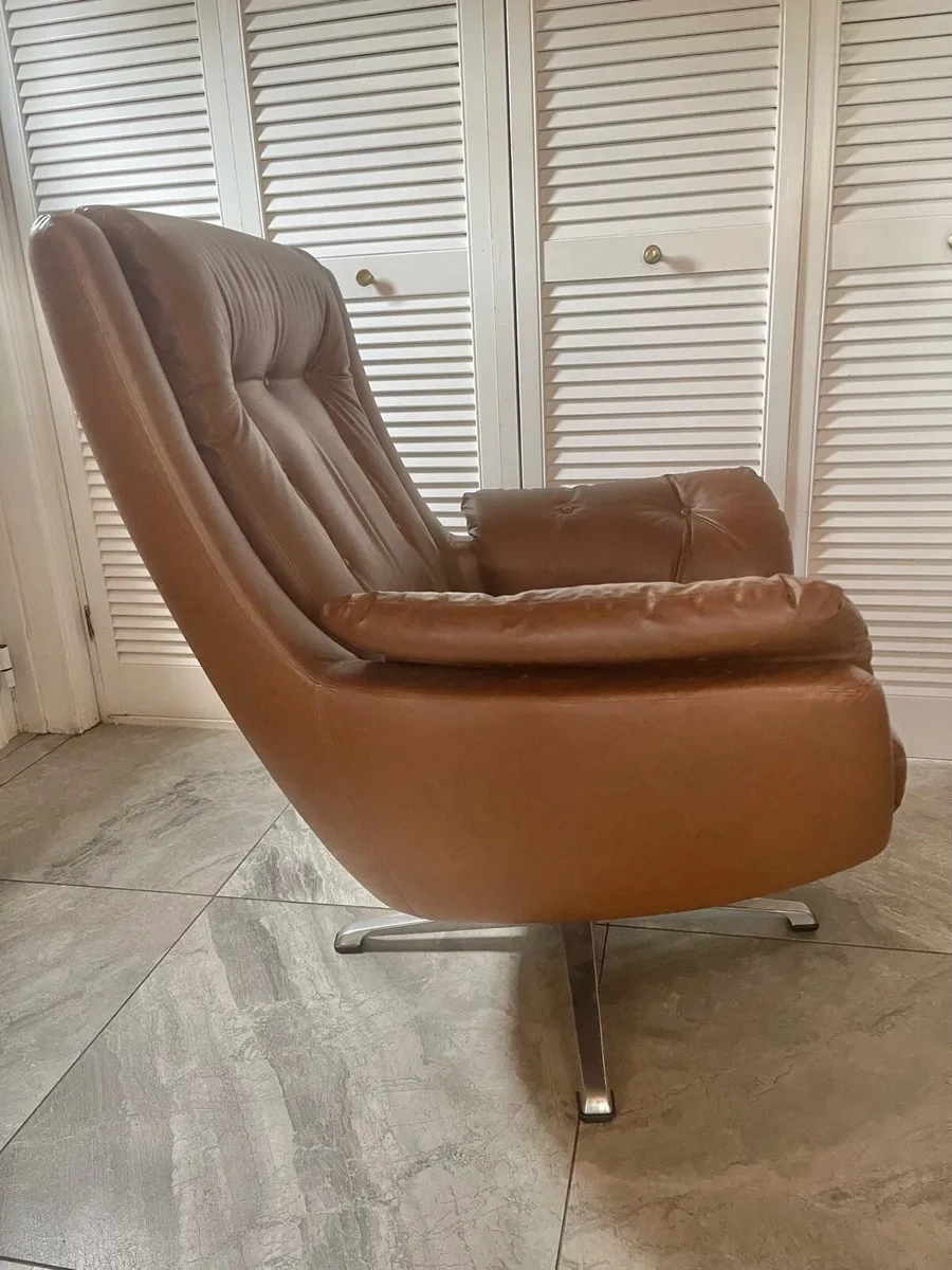 Mid century egg chair - Image 1