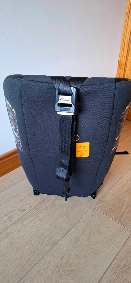 Isofix car seat - size 1, 2 & 3 - Image 2