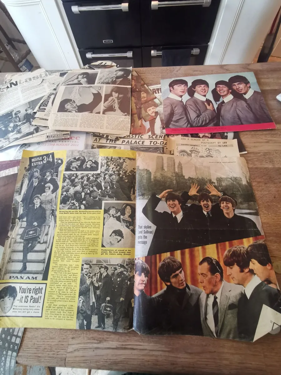 Original newspaper clippings of the beatles - Image 3