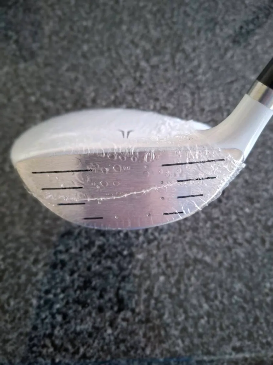 LADIES - NEW Wilson 3 wood 15' - Image 2