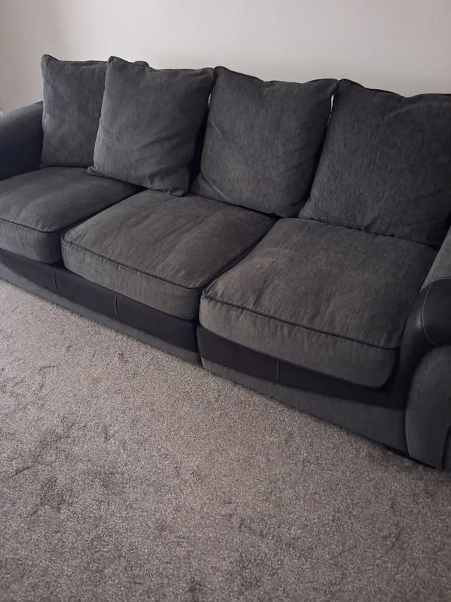 3 seater couch - Image 2