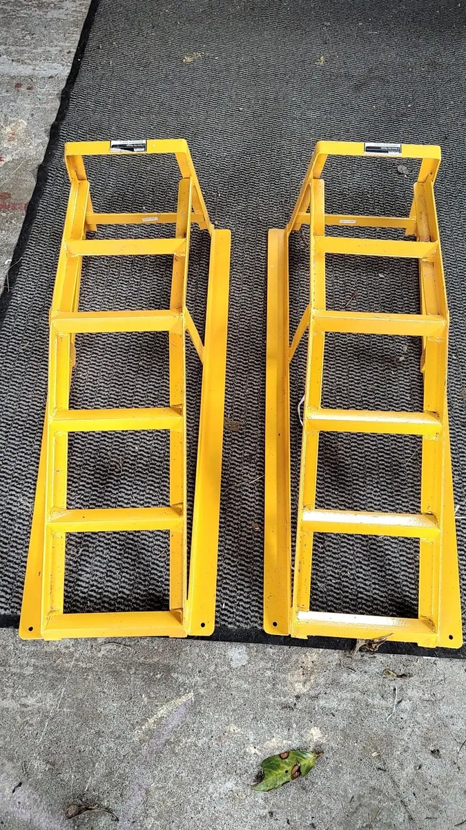 Axle stand, ramps, grinder, alarm - Image 1