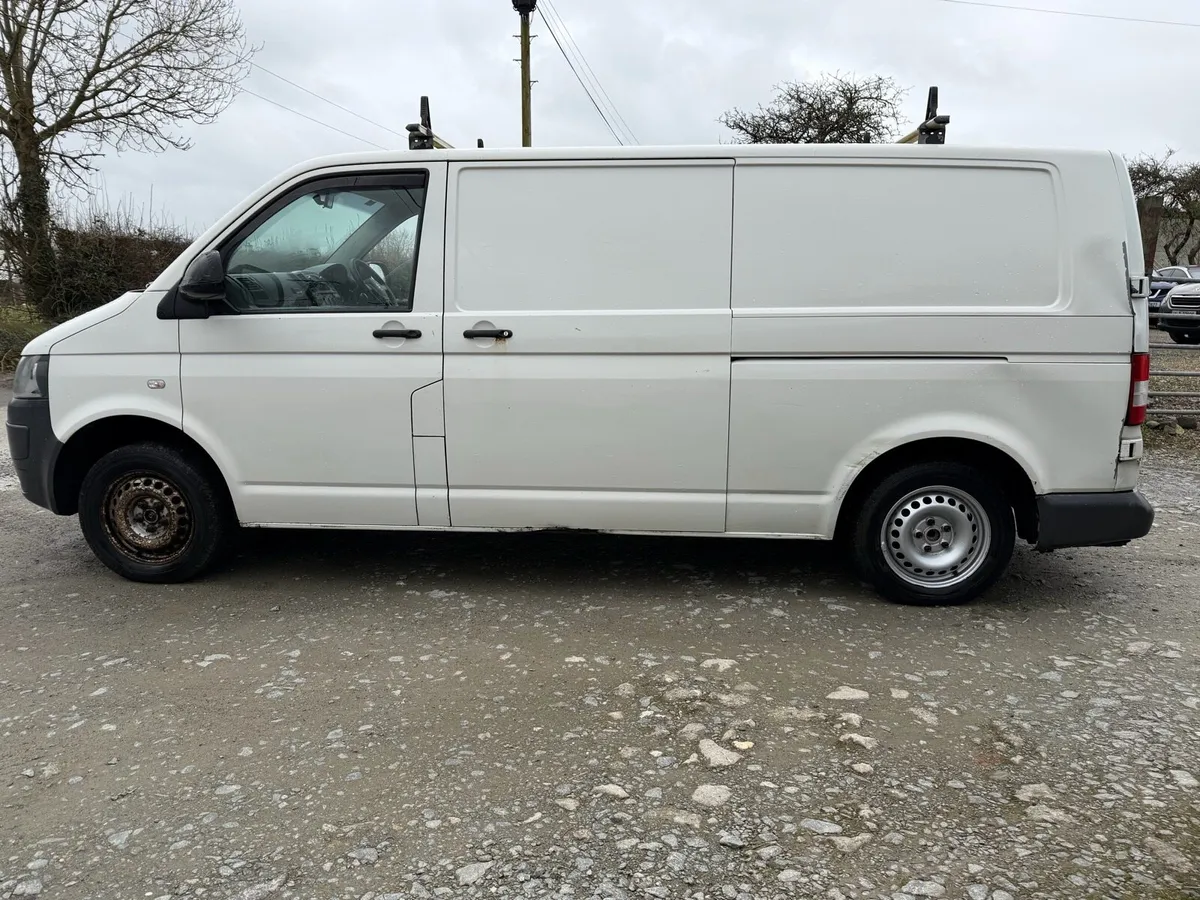 2011 Transportar 2 L diesel  6 speed - Image 3