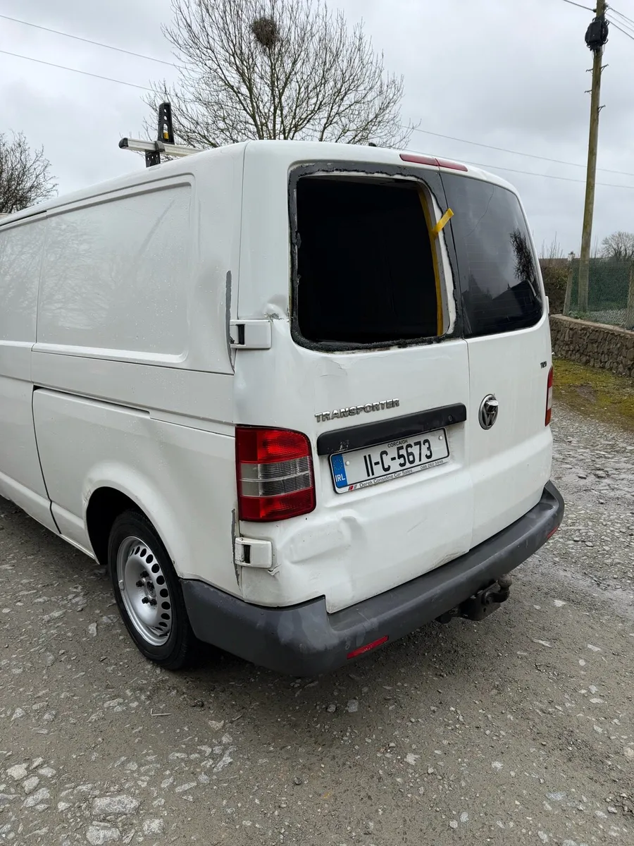 2011 Transportar 2 L diesel  6 speed - Image 4