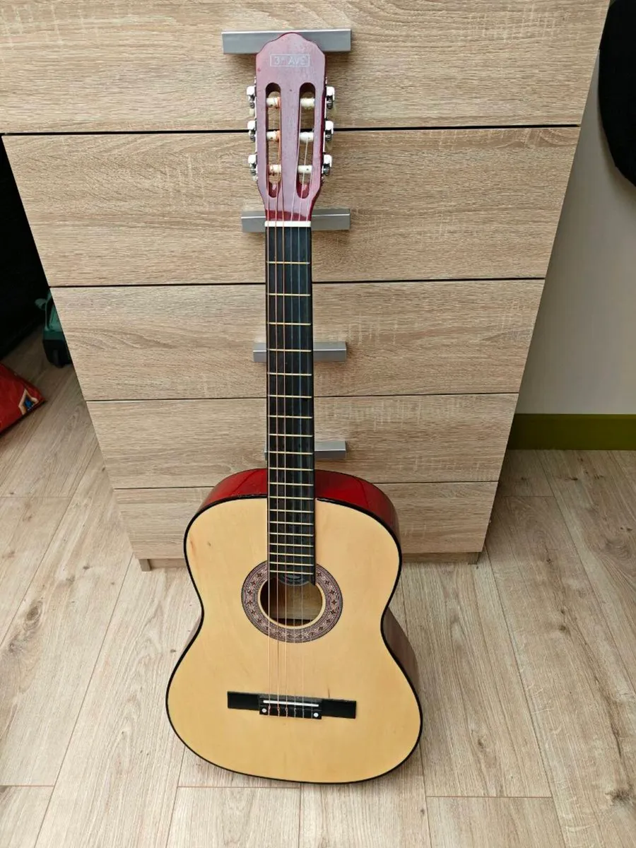 Beginner guitar - Image 2