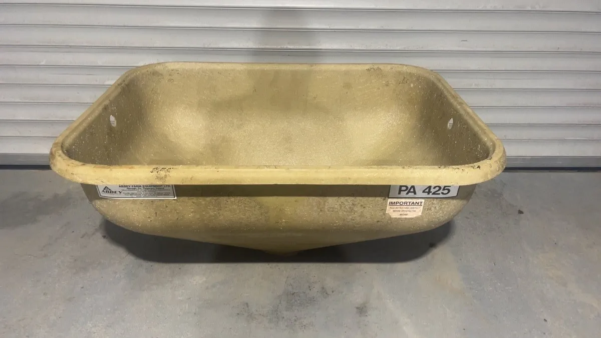 manure spreader - Image 1