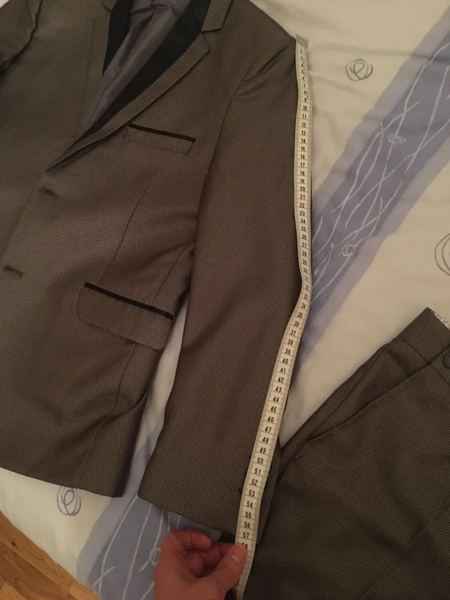 Boys communion/occasion suit - Like New - Image 4