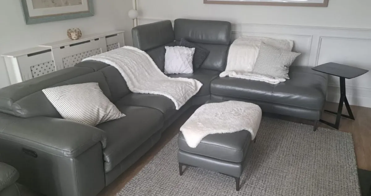 Corner Leather Suite and Recliner - Image 1