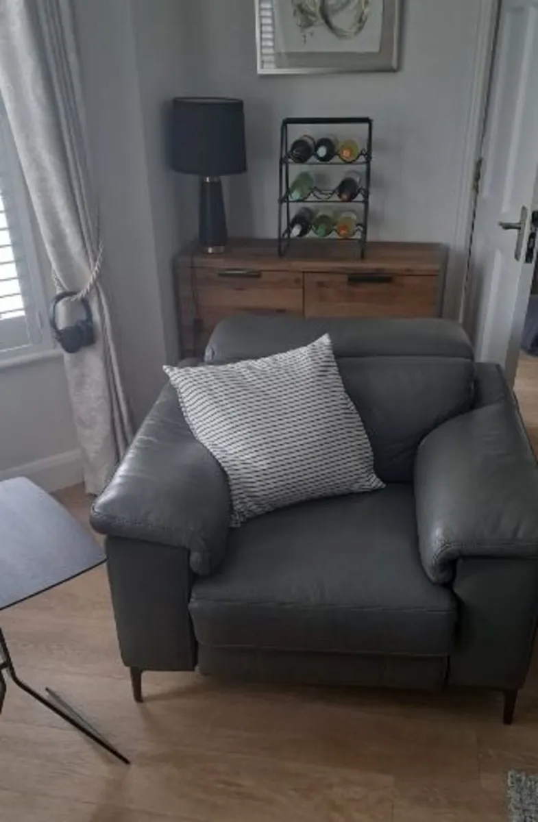 Corner Leather Suite and Recliner - Image 2