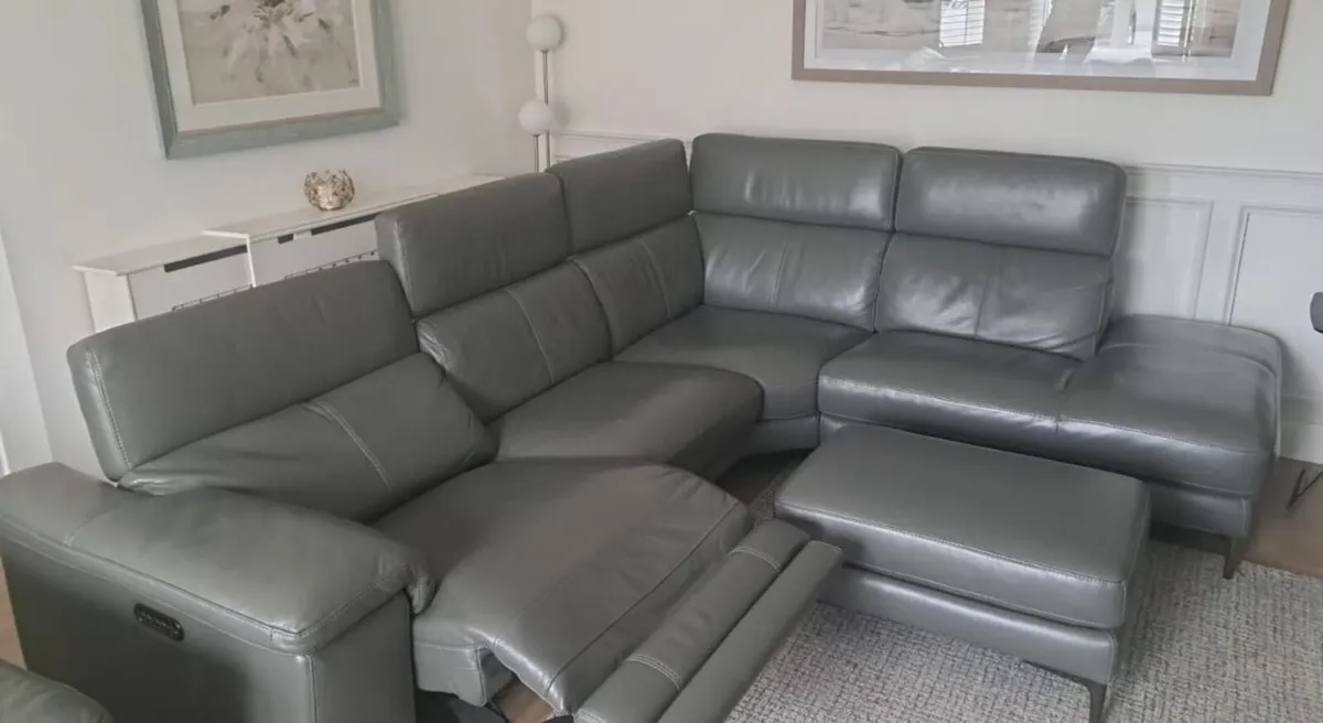 Corner Leather Suite and Recliner - Image 3