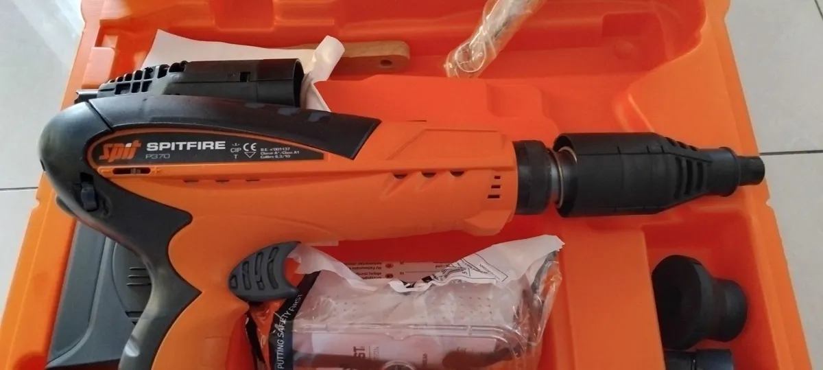 Spit P370 Steel Nail Gun - Image 1