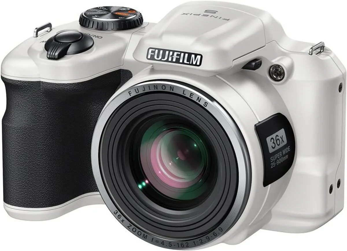 FujiFilm FinePix S8650 16MP 36x Zoom SLR Style Bridge Camera White (Takes AA Batteries), Little Use in Original Box - Image 1