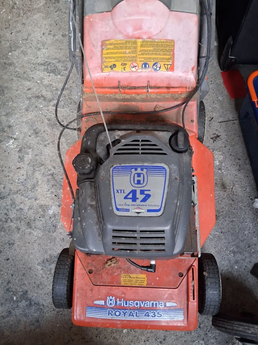Husqvarna Petrol lawn mower - Image 2